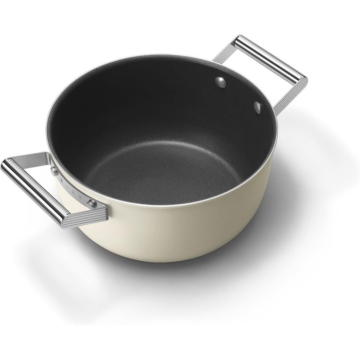 Електричний чайник Smeg KLF05CREU, 0.8 л, кремовий колір, нержавіюча сталь, з індикатором рівня води та захистом від перегріву