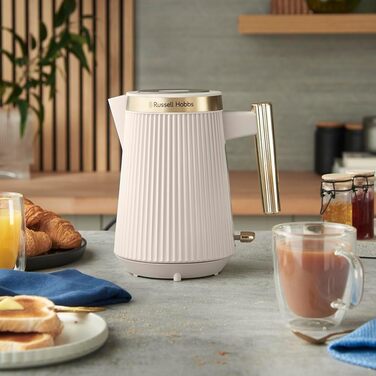Електричний чайник Russell Hobbs Brontë Stone 1.7L, 2400W з матовим дизайном та золотистими акцентами