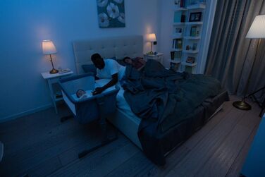 Ліжко-гойдалка Chicco Next2Me Essential для новонароджених, біле. Регульована висота, дихаюча тканина, матрац та сумка в комплекті, 0-6 місяців.