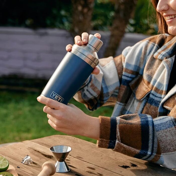 Шейкер для коктейлів YETI Rambler, Navy, 20 oz (591 ml)