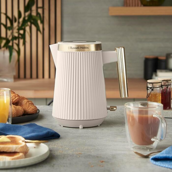 Електричний чайник Russell Hobbs Brontë Stone 1.7L, 2400W з матовим дизайном та золотистими акцентами