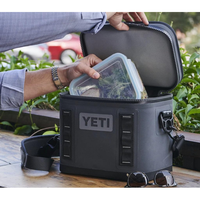 Чорний рюкзак-холодильник YETI Hopper Flip 8 (Rescue Red)