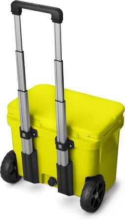 Чорний ящик YETI Roadie 32 на колесах, ізольований (жовтий Firefly)