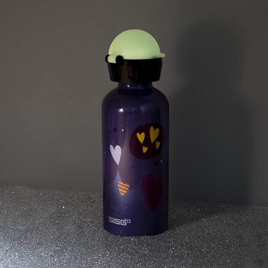 Дитяча пляшка для пиття SIGG Glow (0,4 л), Дитяча пляшка для пиття SIGG Glow з герметичною кришкою, алюмінієва легка пляшка для пиття Glow Heartballoons (Повітряні кулі Glow Heartballoons), що не містить забруднюючих речовин, з герметичною кришкою.