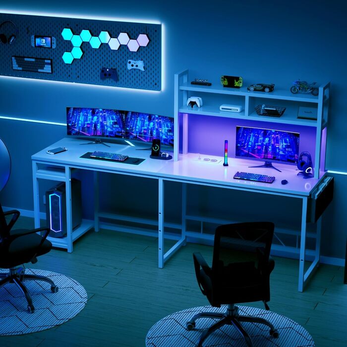 Ігровий стіл Devoko L-подібної форми з LED-підсвічуванням, 140 x 120 см, з 2 розетками та 2 USB-портами, з полицями для зберігання, білий