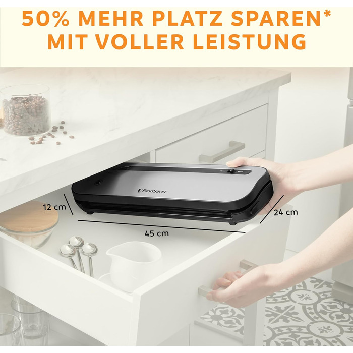 Вакууматор для продуктів Foodsaver FFS005X з вбудованим відсіком для рулонів, різаком та режимом для делікатних продуктів, комплект вакуумних пакетів