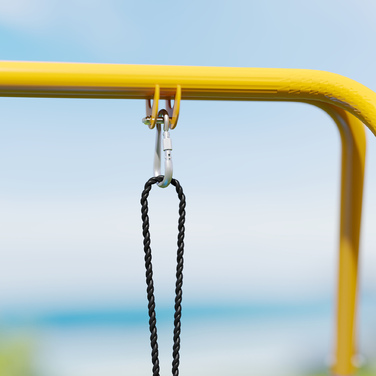 Складана рама для гойдалки з А-подібною основою, 2 гачки, 4 анкерні болти для фіксації на землі, призначена для дітей від 9 місяців до 8 років, розміром 128x155x157 см, блакитного кольору.