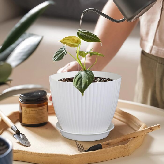 Набір горщиків для квітів Blumentopf (8 шт.) з підставками, різні розміри (10-19 см), пластик, білий. Ідеально для дому та балкона.