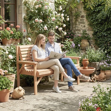 Двомісна дерев'яна лавочка для саду, лавочка з ламелями, з підлокітниками та спинкою, вуличні меблі для балкона, тераси, саду