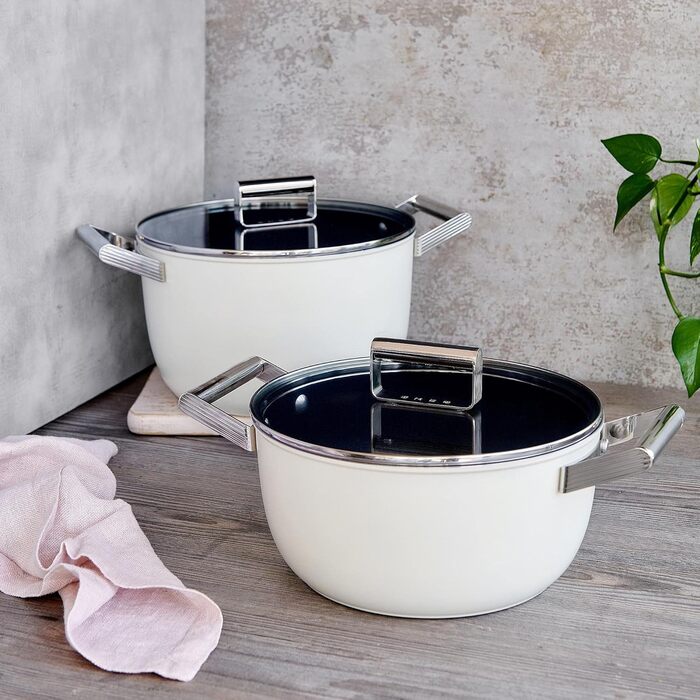 Електричний чайник Smeg KLF05CREU, 0.8 л, кремовий колір, нержавіюча сталь, з індикатором рівня води та захистом від перегріву