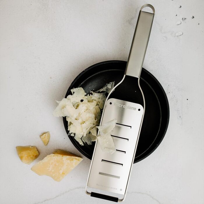 Мікроплан NEUE Professional Serie GROBE Klinge: професійна тертка з нержавіючої сталі для твердого сиру, овочів та спецій | Зроблено в США