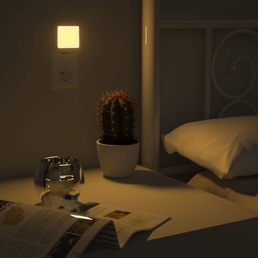 Нічник у розетку з датчиком сутінків, 【2 шт】 Регульована яскравість для дитячої кімнати, спальні, кухні, коридору, сходи, гаража, 2700K тепле біле світло