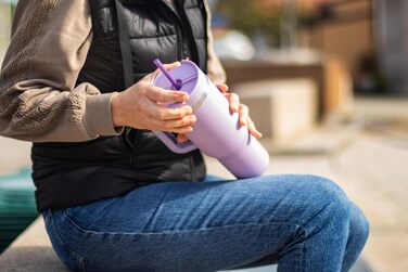 Термокружка Milu 1200 мл з трубочкою та ручкою – подарунок на Пасху для жінок та чоловіків | Подарунок тато, мама, друг, подруга | Подарунок на День батька, День матері | Подарунок для дідуся та бабусі (ліловий)