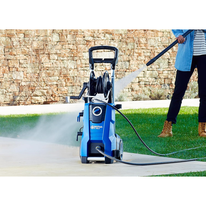 Мийка високого тиску Nilfisk E 145 Bar з пінотворечем, насадкою для миття поверхонь, щіткою та набором для чищення труб (2100 Вт)