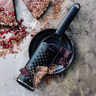 Терка кухонна Microplane Grob з нержавіючої сталі, Made in USA, для сиру, моркви, імбиру, кокосу та хріну, серія Black Sheep (чорна, 2-стороння)