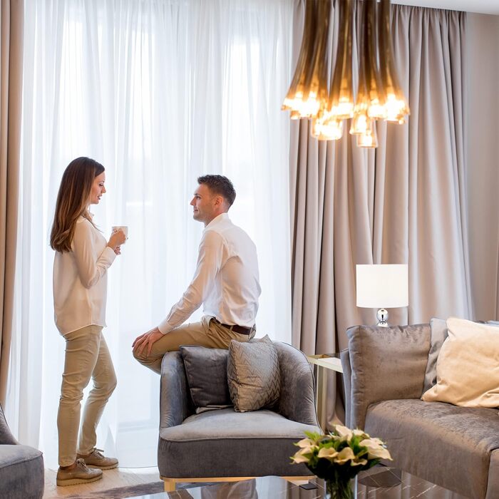 Настільна лампа Relaxdays з кульками, тканинний абажур, 50x25 см, цоколь E27, для спальні та вітальні, срібляста/біла