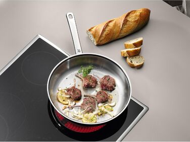 Сковорода WMF Profi 24 см з нержавіючої сталі для індукції, без покриття, жароміцна, Cromargan