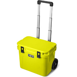 Чорний ящик YETI Roadie 32 на колесах, ізольований (жовтий Firefly)
