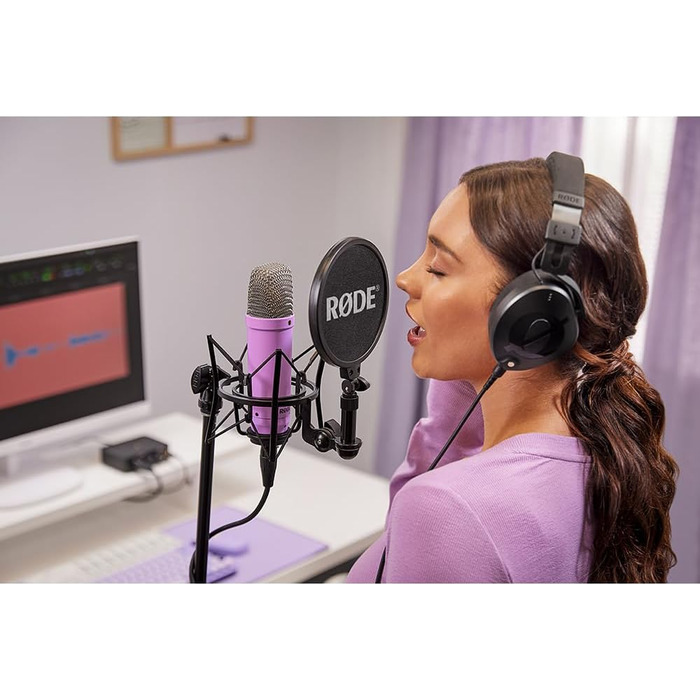 RØDE NT1 Signature Series – студійний конденсаторний мікрофон з великою діафрагмою, шоковим кріпленням, поп-фільтром та XLR-кабелем для музики, вокалу, стрімінгу та подкастингу, фіолетовий