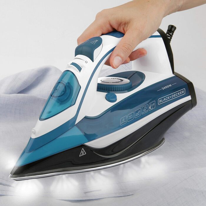 Парова праска BLACK+DECKER BXIR2402E, 2400 Вт, 370 мл, пластик, синя/зелена