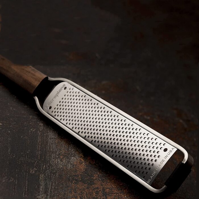 Кухонна терка Microplane Zester 30,5х4,2х1,4 см нержавіюча сталь