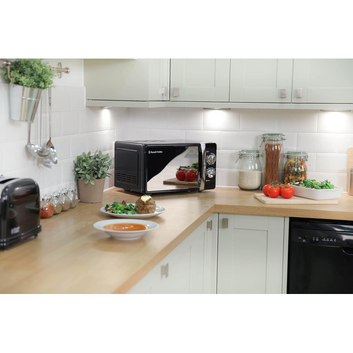 Мікрохвильова піч Russell Hobbs RHMM701C Solo 17л, 700 Вт, чорна: розморожування, таймер, 5 рівнів потужності