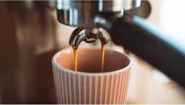 Еспресо-машина Solis Barista Perfetta Plus 1170, професійна ріжкова кавоварка з манометром, паровою та гарячоводною насадкою, температурним регулятором, 54 мм холдером, подвійним носиком, червона