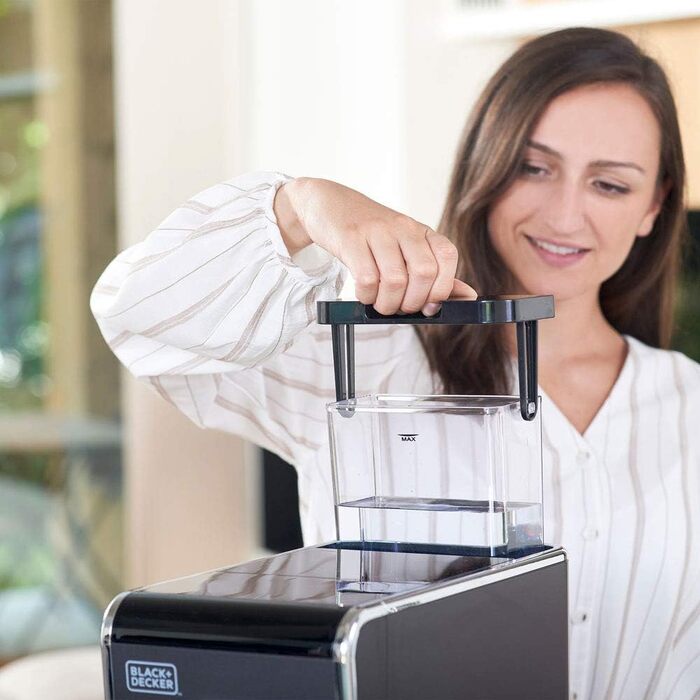 Кавоварка автоматична BLACK+DECKER BXCO1470E, 1470 Вт, 19 бар, сенсорна панель, налаштування напоїв, знімний носик, для меленого зерна, чорна