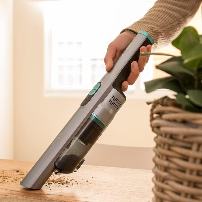 Портативний бездротовий пилосос Cecotec Conga Rockstar Micro+, 200 Вт, 20 кПа, цифровий, 40 хв автономії, 2 режими, 2-в-1 насадки, насадка для м'яких меблів, база для зарядки