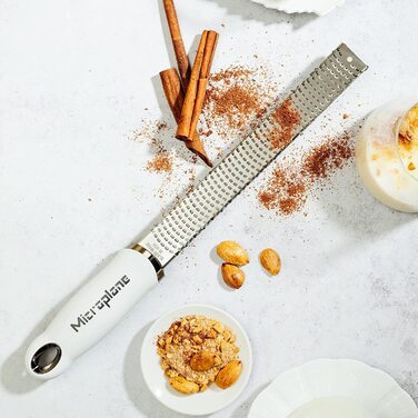 Microplane Premium Classic: терка для цитрусових та сиру, білий колір