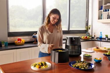 Цифрова фритюрниця BEKO FRL2244B, 1500 Вт, 8 програм, 4,7 л, антипригарне покриття