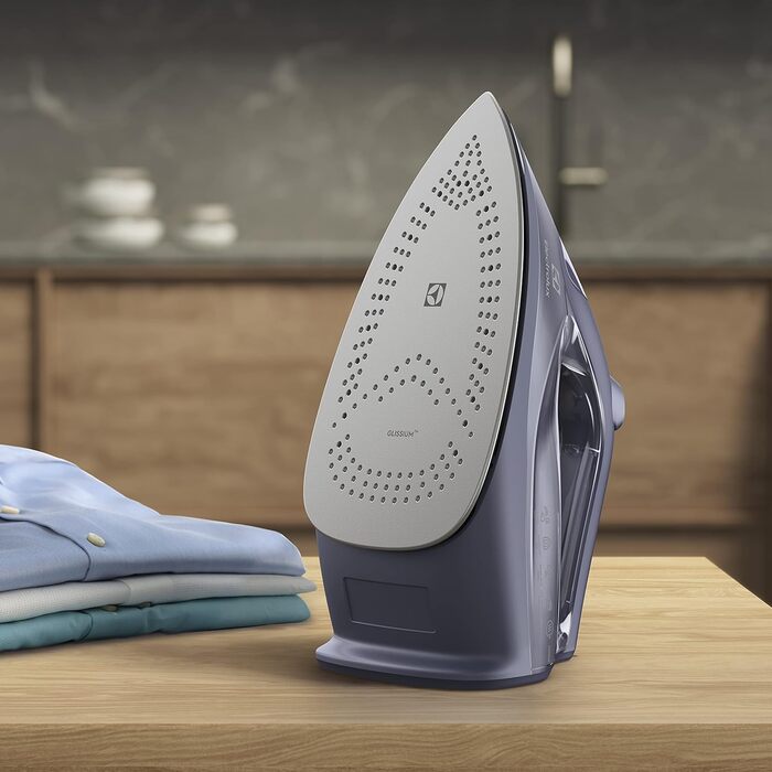 Праска Electrolux Refine 600 E6SI1-4MN, парова, 2500 Вт, автоматичне вимкнення, антипригарна підошва, самоочищення, захист від капання, 2 м кабель, синя