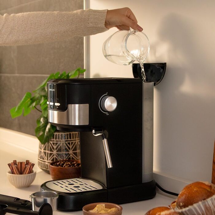 Еспресо-машина Cecotec Compact Power Espresso 20 Retro Green - 1100 Вт, 20 бар, Thermoblock, капучинатор, 1.25 л