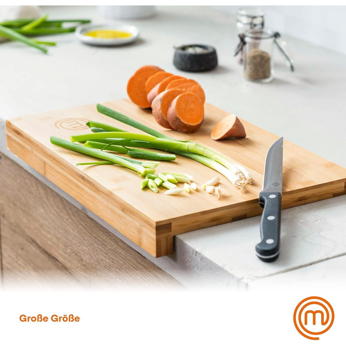 Дошка для нарізання MasterChef з бамбука, кухонна дерев'яна дошка з сокозбірником і бортиком, для м'яса, хліба, сиру, натуральна, екологічна, 38.5x26.5x2 см