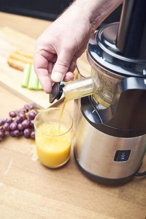 Соковижималка GASTROBACK Slow Juicer Advanced Vital, чорна, срібляста, повільного віджиму, для овочів і фруктів