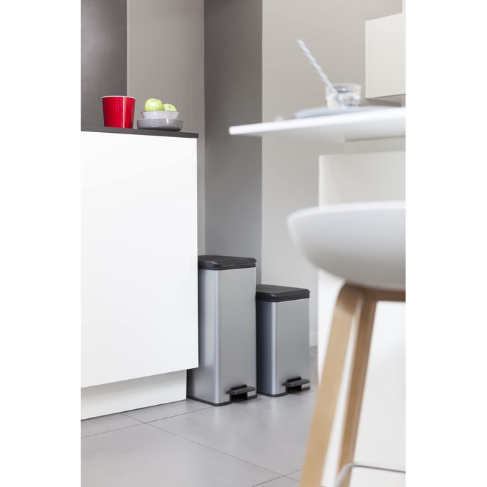 Смітник Curver Deco Slim 40 л, пластик, чорний/металік, 42x25x61 см