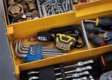 Ліхтар налобний Petzl ARIA 1, 350 люмен, компактний, водонепроникний, жовто-чорний