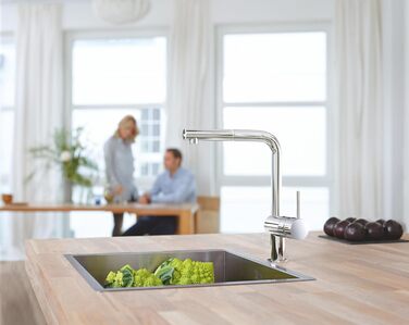 Змішувач кухонний GROHE Minta з висувним душем, поворотний на 360°, економія води, хром (32168000)
