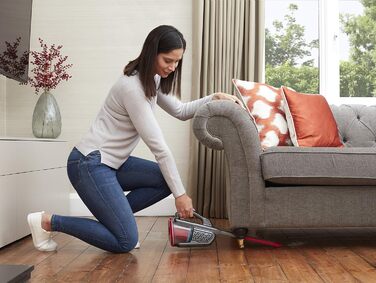 Акумуляторний ручний пилосос BLACK+DECKER 12V, безмішковий, циклонний, з довгою та висувною щілинною насадкою, зарядна станція