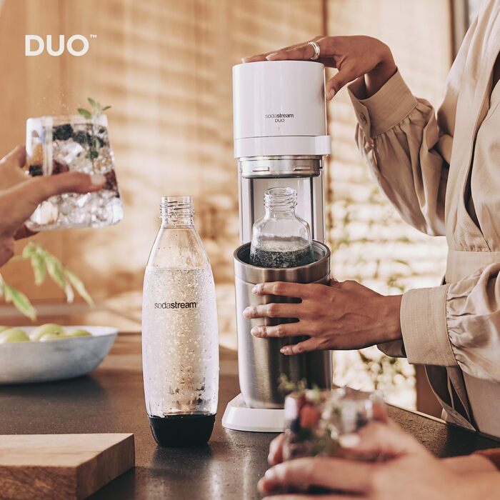 Сифон для води SodaStream Duo з CO2-циліндром, 2 скляними та 2 пластиковими пляшками по 1л (dishwasher safe), білий