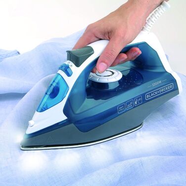 Парова праска BLACK+DECKER BXIR2200E, 2200 Вт, пластик, резервуар 370 мл, синя