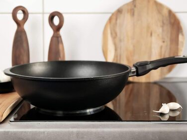 Wok AMT Gastroguss 32 см, алюмінієвий, індукційний, антипригарне покриття Lotan, литий, з ручкою