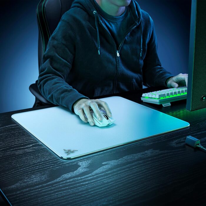 Скляний ігровий килимок для миші Razer Atlas Premium (загартоване скло, мікротравлена поверхня, білий, 450 x 400 x 5 мм)