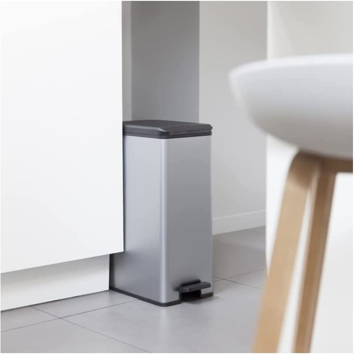 Смітник Curver Deco Slim 40 л, пластик, чорний/металік, 42x25x61 см