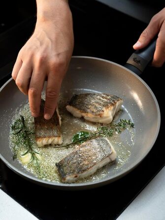 Набір керамічних сковорідок Fissler Ceratal Evo Classic 2 шт. (24 та 28 см), теплий сірий, без PFAS/PTFE, CookStar, Німеччина