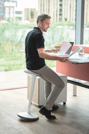 Ергономічний стілець Sedus se:fit, сіро-світлий, пластиковий, регульований 53-80 см, гумова основа, для стоячої роботи