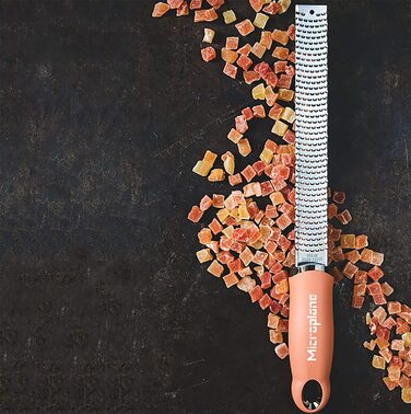 Терка Microplane для цитрусових, сиру, імбиру, шоколаду та мускатного горіха, з дрібною лезом із нержавіючої сталі, колір кориця-оранж, 325×35×30 мм, вироблено у США