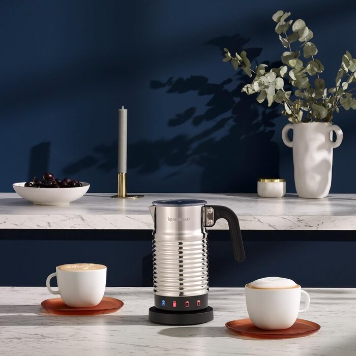 Електричний спінювач молока Nespresso Aeroccino 4, 120 мл кремової пінки, 240 мл гарячого молока, підходить для посудомийної машини, сріблястий