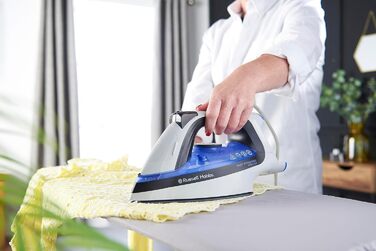 Праска Russell Hobbs 26730-56 з парою, 2400 Вт, 180 г, керамічна підошва, резервуар 320 мл, самочистка, компактне зберігання кабелю