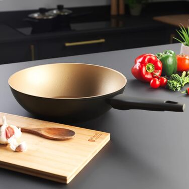 Сковорода вок Russell Hobbs Opulence 28 см, антипригарна, індукційна, без ПФОА, алюмінієва, золота, для смаження, можна мити в посудомийній машині